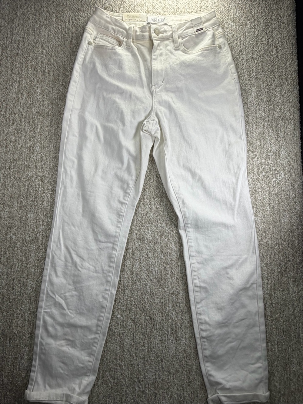 Judy Blue White Straight Leg Women's Jeans Has some marks on them